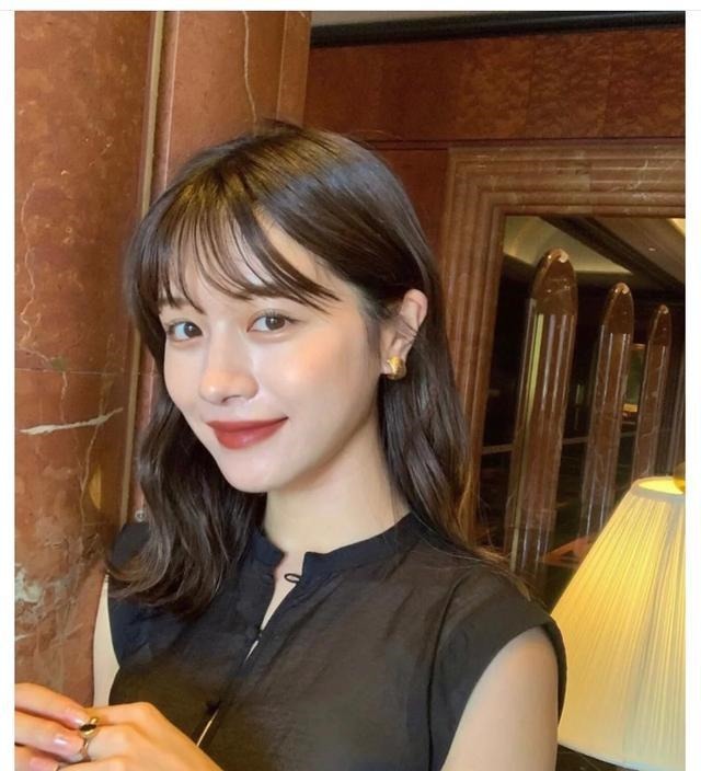 圆脸方 你知道吗发型直接影响颜值,木马卷温柔自然,卷羊毛卷复古典雅!