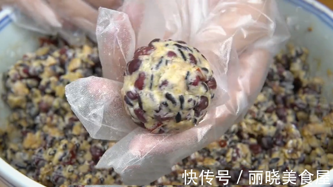 红豆|秋日进补吃红豆,92岁奶奶吃了40年,不打豆浆不熬粥,越吃越精神