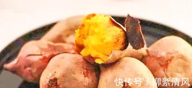 诀窍|红薯别直接烤了，教你一个诀窍，好吃的不得了，吃一回念念不忘！