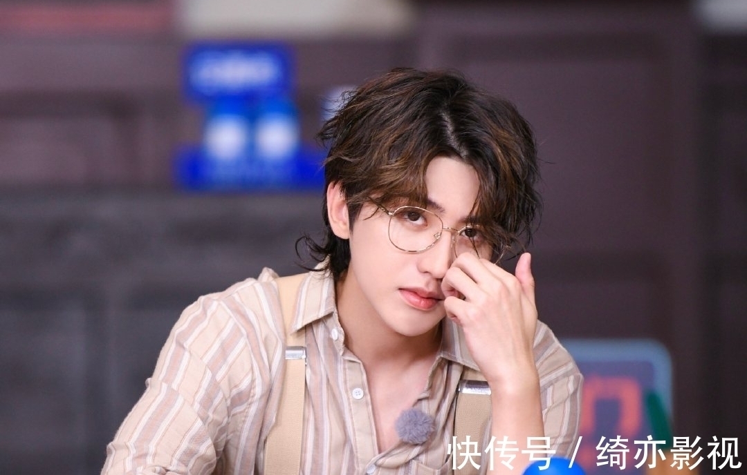 特殊身份|說實話，看完跑男之后不太喜歡蔡徐坤！反而對她好感多了