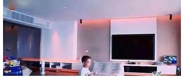 10㎡筒子樓到上億豪宅，陳小春再次“披荊斬棘”，這次又火了