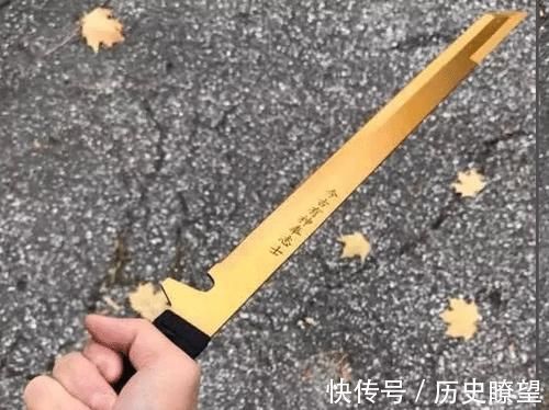 潮流感!酷到爆的冷兵器,金色的长剑,潮流感十足的指虎霸气外露