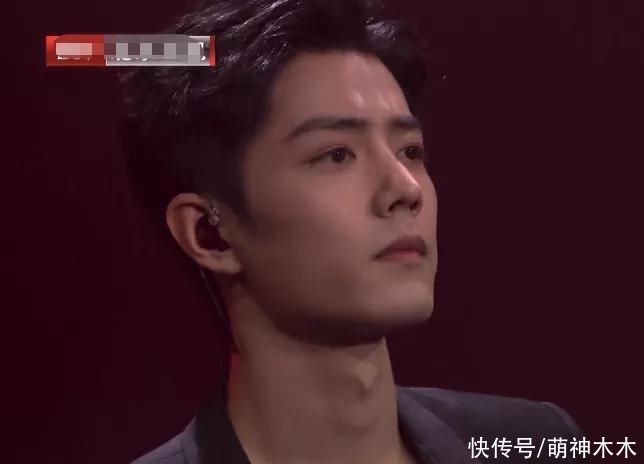 肖战连登三台春晚节目，跟黑豹乐队大玩摇滚炸街，五套造型换不停