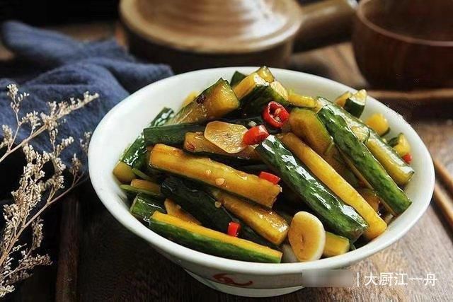 关键|饭店的腌黄瓜为啥脆嫩好吃？关键就在“这3步”，很多人搞不懂