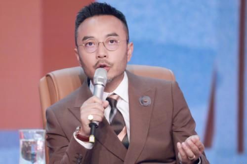 麻小|王一博2年前上臺(tái)插不上話,錢楓建議他舉手喊涵哥,兄弟情是真的