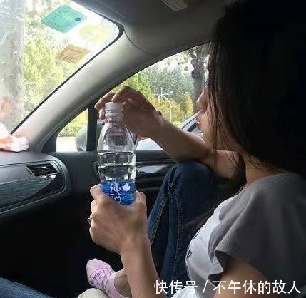 |搞笑图片幽默段子笑话:马儿还能在河里跑啊,还是第一次见呢