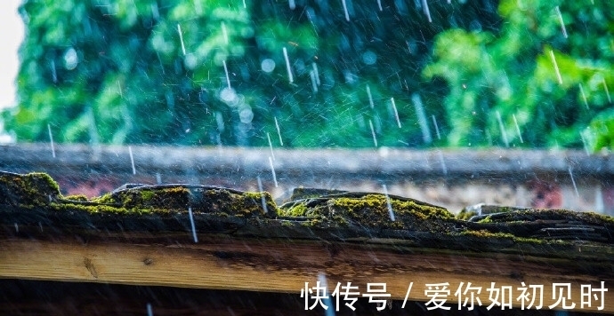 湘帘|卷湘帘、浓绿入灵眸，偏有一红倚叠翠，香淡淡、韵悠悠