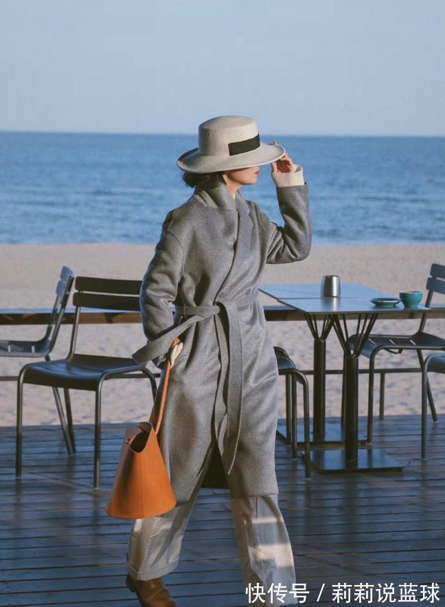穿搭 女性45岁以后一定要学的穿搭,颜色大气显气质,款式时髦显年轻