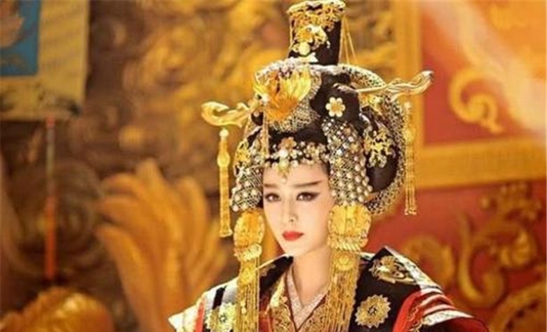 笑骂|武则天将徐世勣掘墓砍棺,发现只有十个木头人,笑骂:老滑头