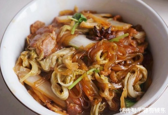 它和白菜炖,暖胃又驱寒,隔天吃一次,小肚子消失,口臭绕路走