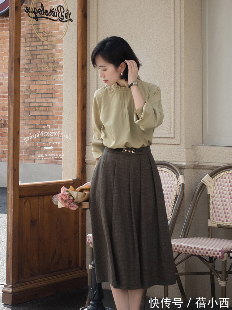 秋天|建议30+女性多穿“毛呢半身裙”,掌握3个搭配要点,时尚又显气质