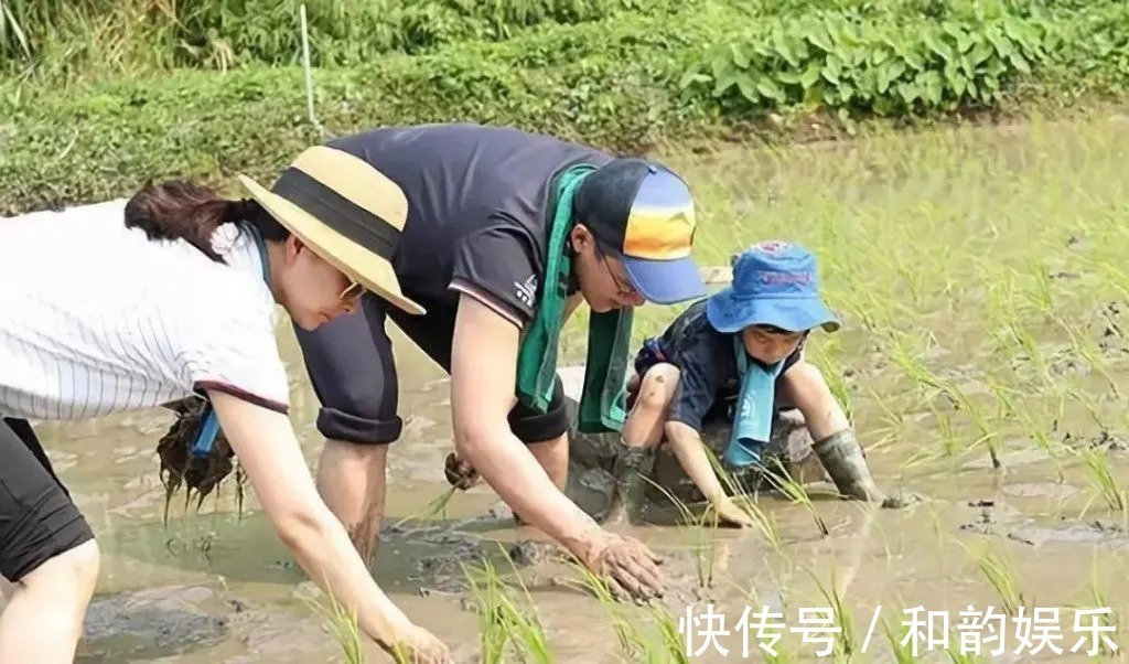 祖孙|孙子打针奶奶却火了！祖孙俩表情神同步，网友：真是亲孙子