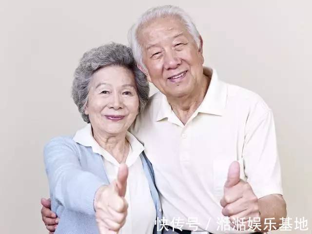 桑葚|建议中老年人——夏季养生多吃5种健康零食,好吃不贵,对身体好