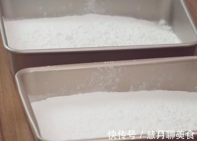 分享一款孩子爱吃的红豆松糕，香甜味美，松软营养，好吃又解馋