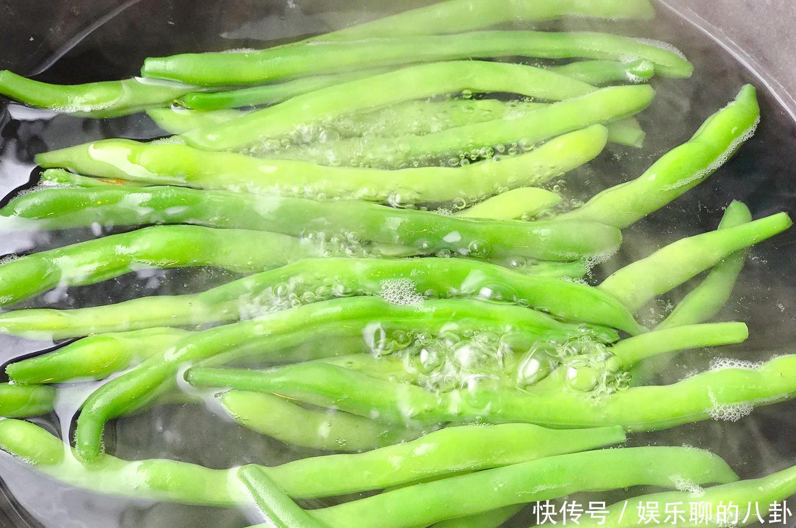  味道|家常菜：肉丝四季豆，脆爽鲜香微辣下饭，食材简单味道不简单