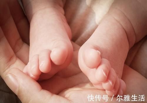 妈妈们|宝宝这个月龄时,会迎来第一次发烧,妈妈们要会基本的应对处置