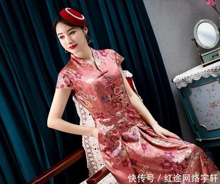  妈妈|A字大摆裙旗袍，时尚V领，很是精致的妈妈旗袍！