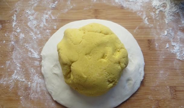 农村人钓鱼竟用这五种饵料,第一种城里人想不到!你用过几种?