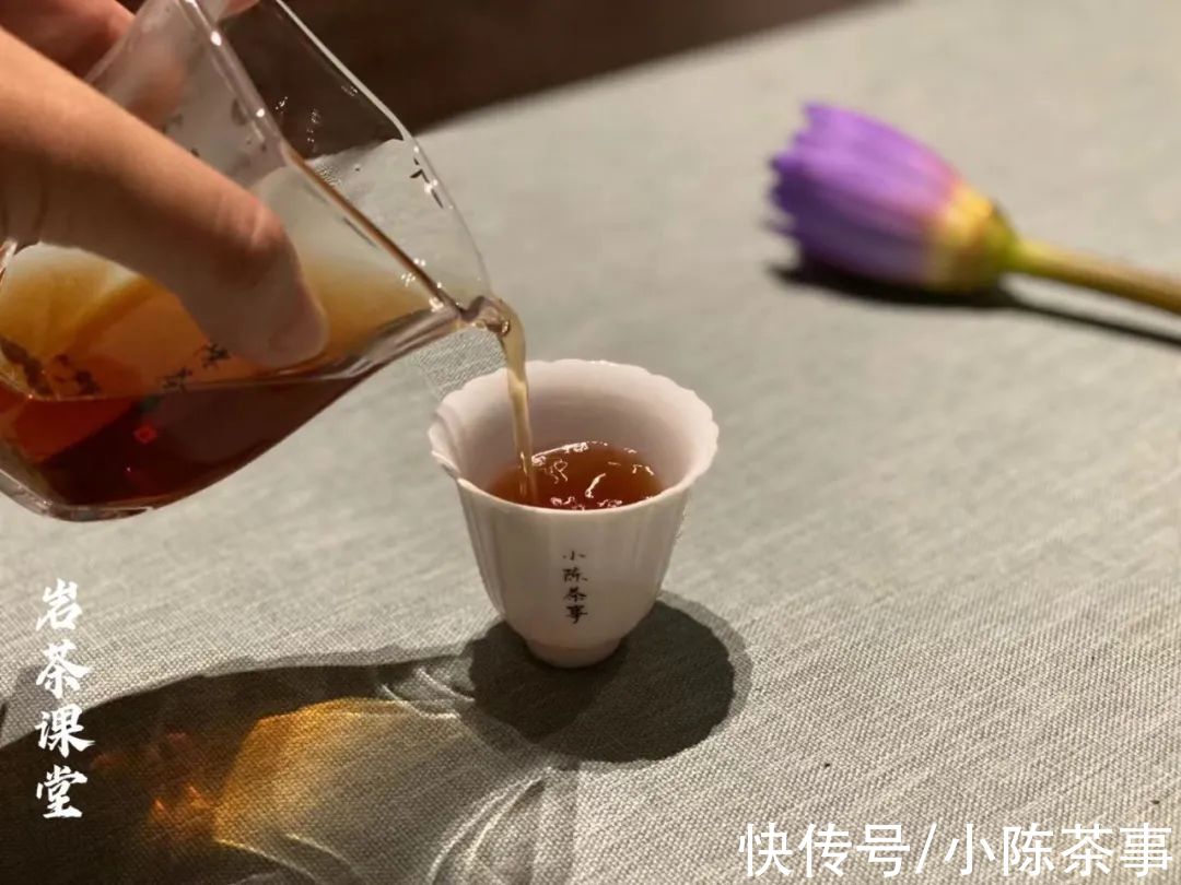 白茶品鉴手记|岩茶越老越值钱？2006年大红袍价值多少，不妨先考虑这3个因素