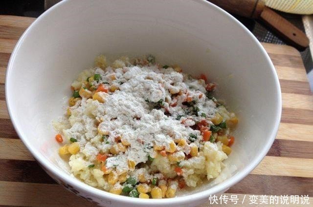 早餐不知道怎么做看这里,教你做一份好吃的田园时蔬土豆饼!