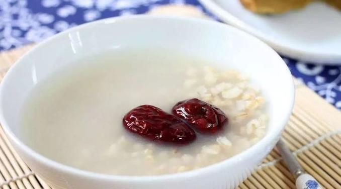 中老年人|脾虚的女性老得快,每天坚持吃2物,做1事,让你告别“黄脸婆”