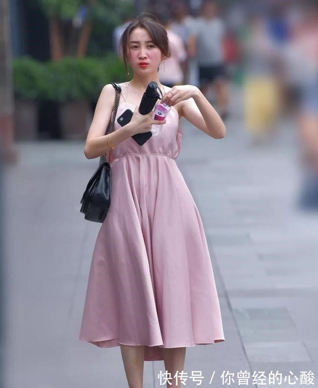 粉色 美女选择减龄的粉色系连衣裙搭配,展现时尚范儿!