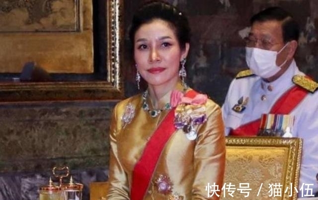 苏提达$泰王重视44岁苏提达,“深情对望”好甜蜜,暂时忽视诗妮娜贵妃