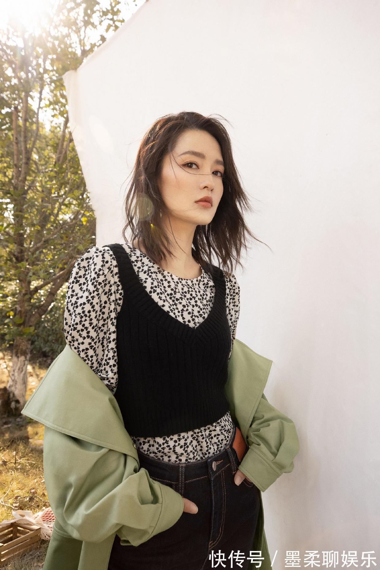 女人味|李沁身材和气质真绝了!穿大红色透视连衣裙亮相,漫画腿真吸睛