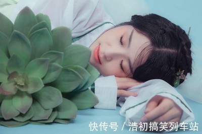 失眠|长期失眠的，每天叩手50下，心经全疏通，睡眠稳一觉到7点