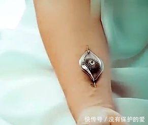 吸血鬼|吸血鬼的珠宝！首饰两端存在尖锐物，插入人体血管后能发光