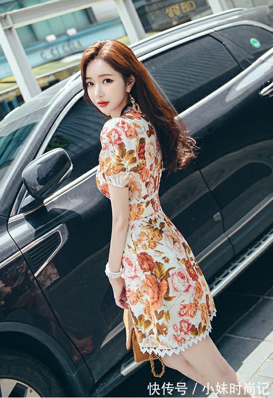 桃心|碎花的气质,桃心领的设计风格,要的就是低调的奢华