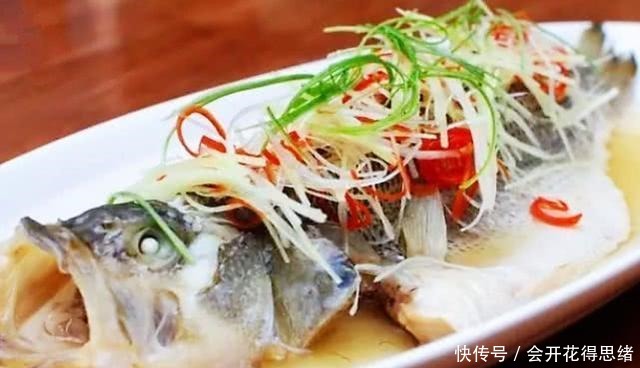 做清蒸鱼时,鱼肉需要腌制吗很多人都做错了,难怪鱼肉又老又柴
