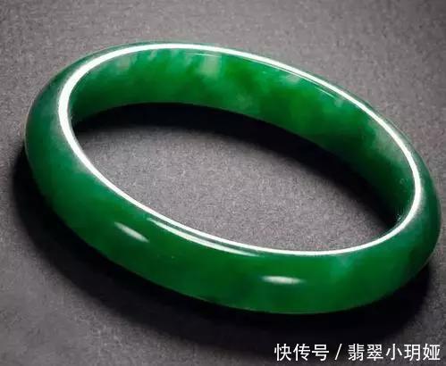 翡翠戴久了变黑是肿么了,揭秘!