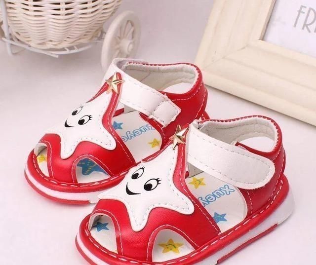 宝宝 8种凉鞋被列入黑名单,会导致0型腿,足外翻,家长买错会害了娃