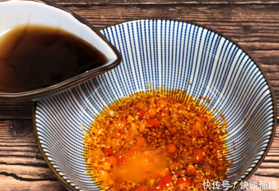 冷天吃炖菜蒸菜,不如吃酸辣粉,酸辣开胃又解馋,我家连吃了3天