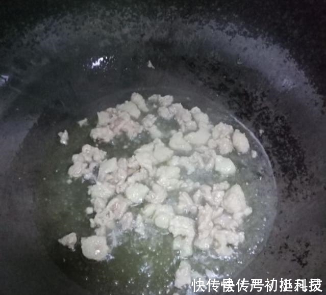 它是天然“黄体酮”,隔三差五吃,淡化皱纹,美白防色斑