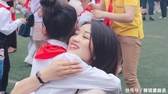 小孩子|4岁女儿被送到农村奶奶家,活捉大鹅太彪悍,小公主秒变“村霸”