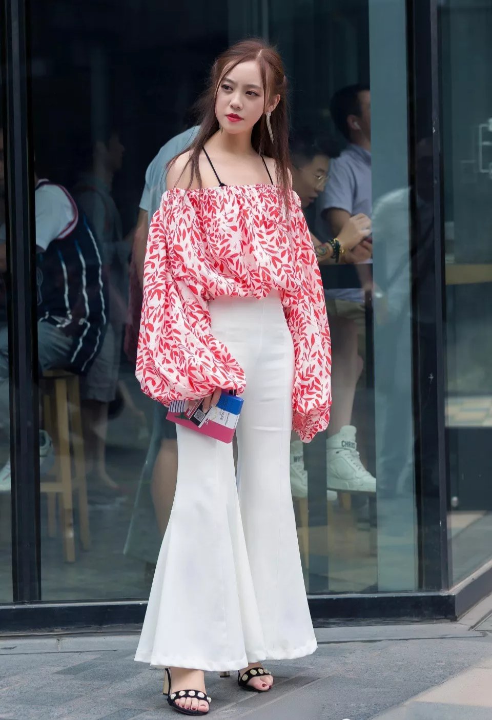夏季女生这样搭配,逛街脱颖而出,最后更清爽