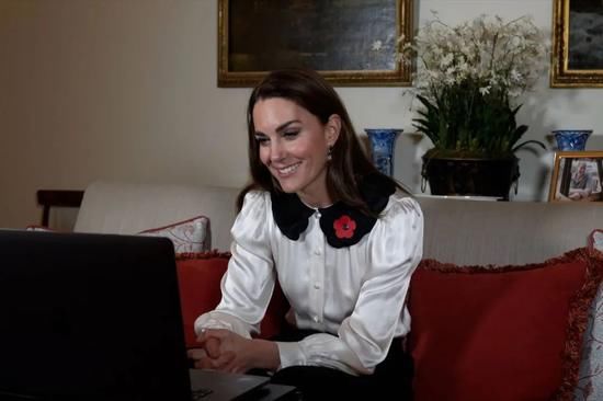 凯特王妃|今日的甜分是软萌的“娃娃领”单品带来的