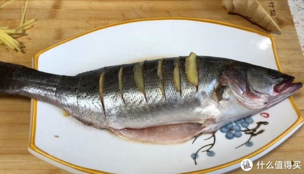  蒸鱼别放“这味料”，10人做9人错，难怪鱼肉不鲜嫩腥味重