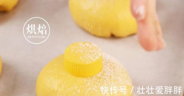 不用蛋黄一样能做的南瓜流沙包 整形超简单 一次成功!