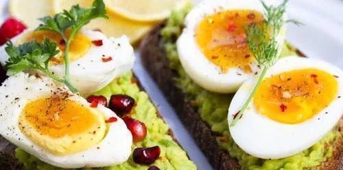 鸡蛋营养大比拼,本鸡蛋、乌鸡蛋、红皮蛋……最佳选择其实是这种