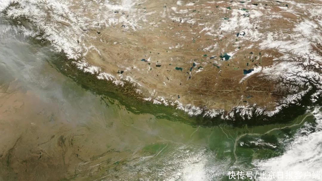 暴雨 從暴雨臺(tái)風(fēng)到沙塵霧霾監(jiān)測(cè)，百萬(wàn)米高空看“風(fēng)云家族”大展身手