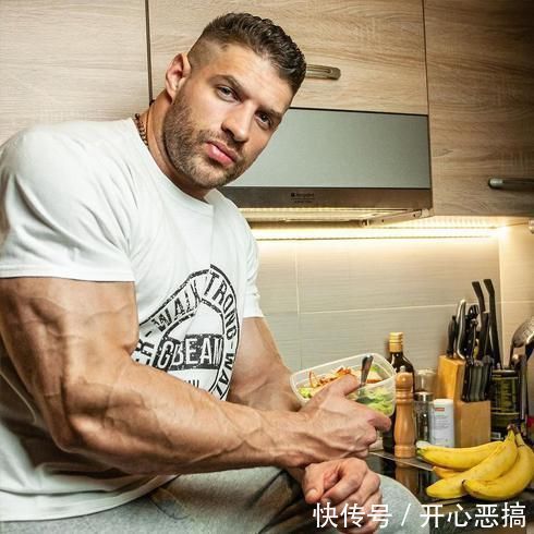 肌肉|只要运动方法正确,坚持住,弱鸡也可以变“肌肉巨兽”