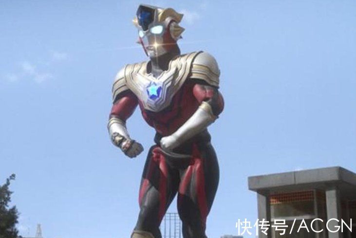 大大佬|网友晒肌肉奥特曼手办,有这腱子肉打怪兽还用亮灯?