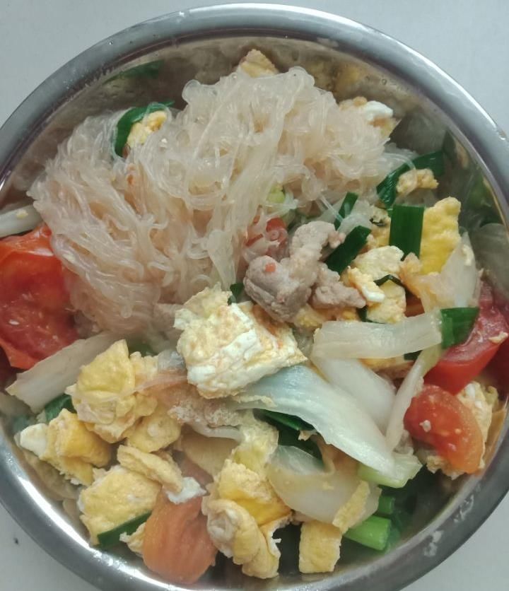 这一锅有菜有肉又有蛋，色香味美，儿子吃到吮手指，太好吃了