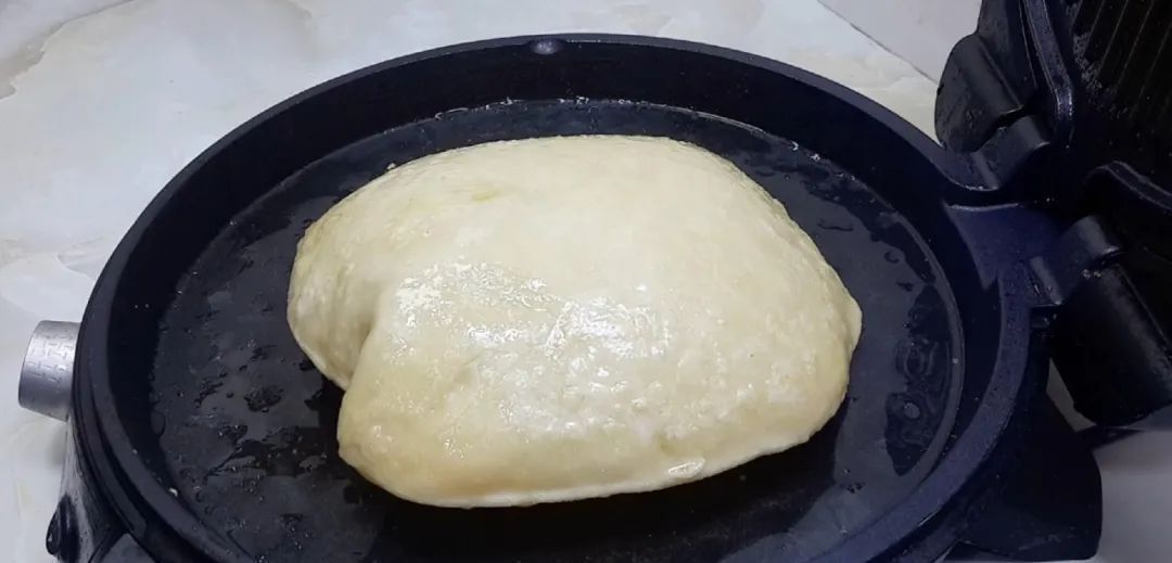 大泡|我家烙饼从来不早起,冰箱里一放,比手抓饼好吃,一次四个不够吃