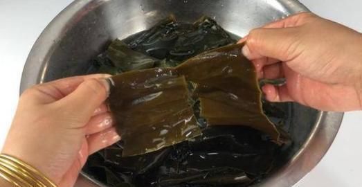 凉拌海带丝|海带还在直接用清水泡怪不得又硬又难吃,教你1招15分钟就泡开