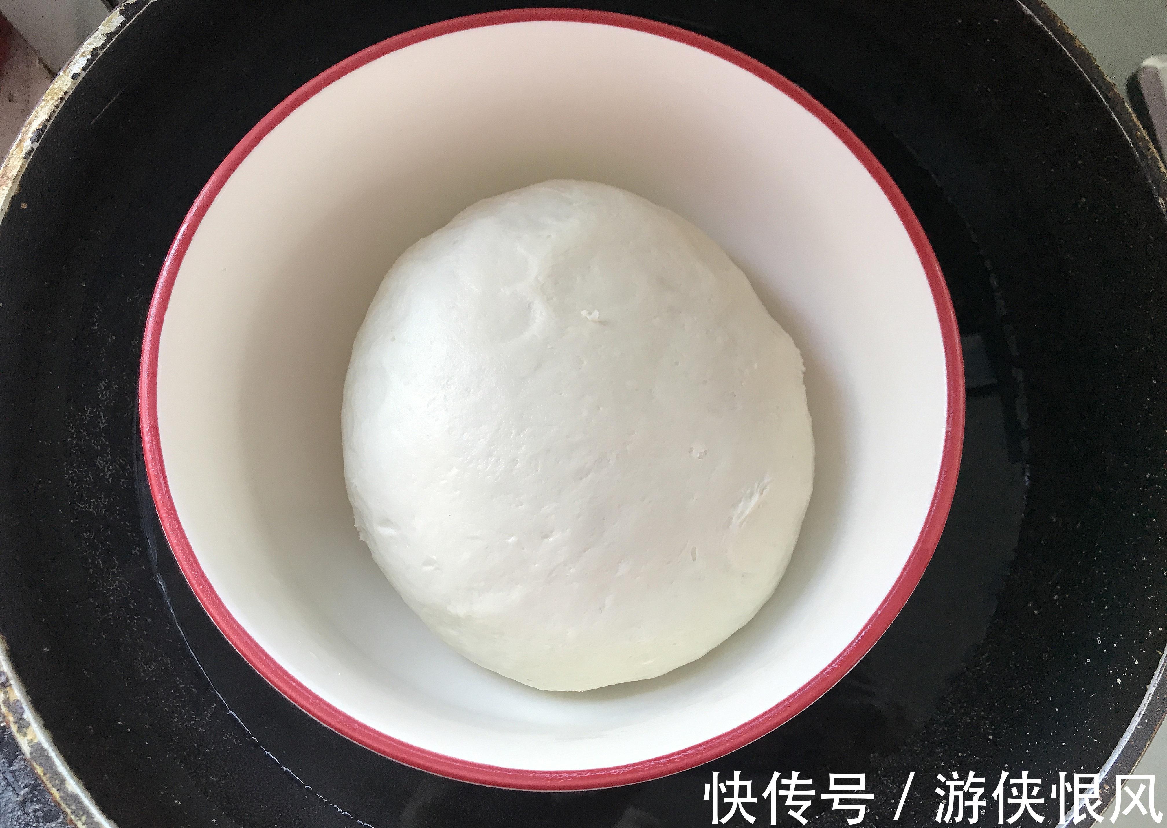 82岁奶奶教你做碱面小花卷,一层一层撕着吃,越吃越香,特简单