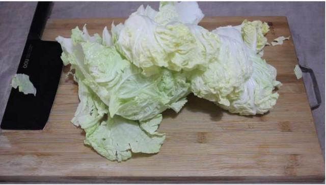 好吃|白菜别只会炒着吃,教你一个新吃法,好吃得停不下嘴